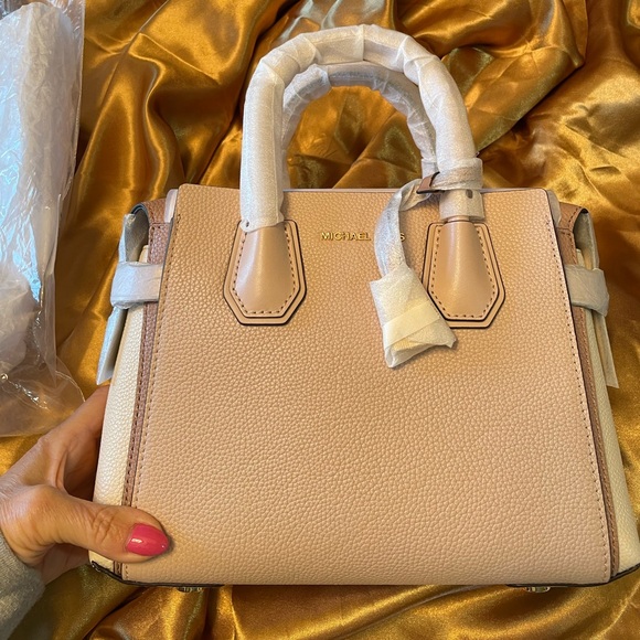 💖Gorgeous MK SATCHEL 💖 - Picture 1 of 10